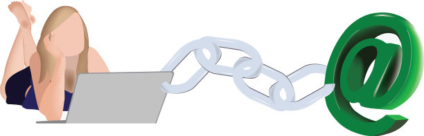 女孩在电脑上上网图片下载