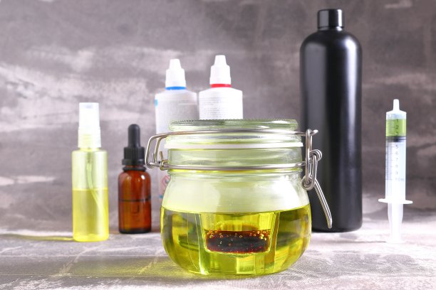 MMS与盐酸和亚氯酸钠在一个玻璃容器内与工具应用它图片下载