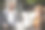 微笑的男人和女人在户外聊天。库存图片图片下载
