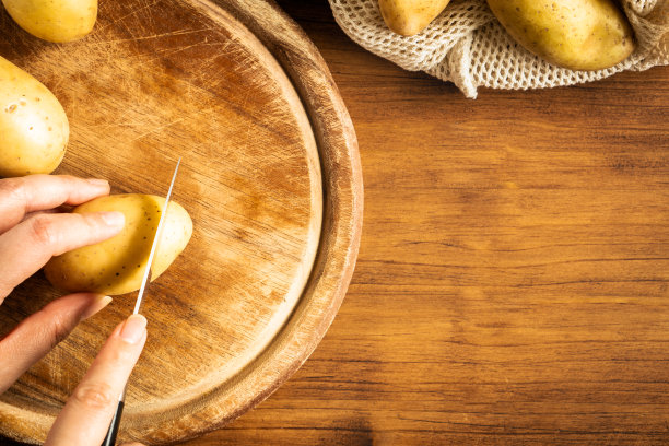 美味的零食皮薯片薯条沙拉新鲜切片切手切生有机生物红薯自制正宗烹饪健康无油烤盐蛋黄酱素食图片下载
