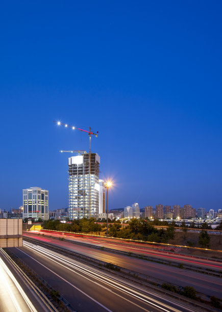 夜间的大型建筑工地图片下载