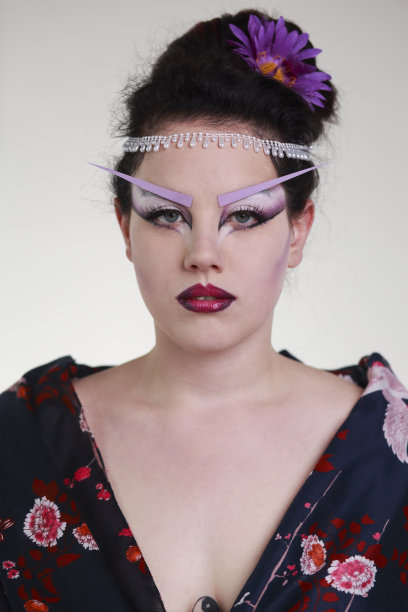 脸上画妆图片下载