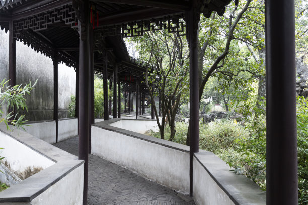 中国庭院中蜿蜒的走廊图片下载