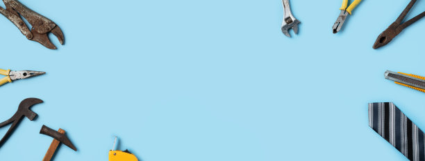 俯视图设计理念的父亲节与工作工具在蓝色背景。图片下载