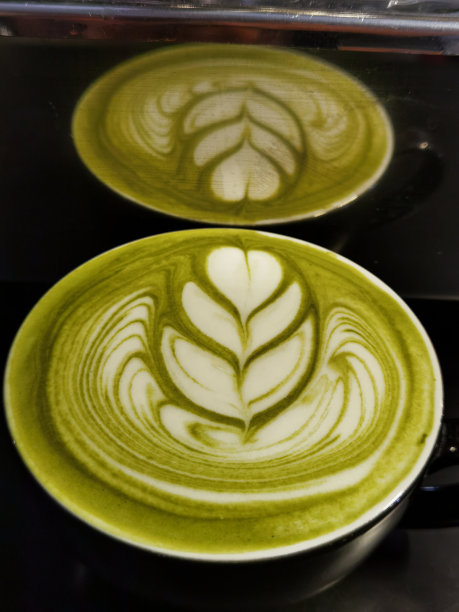 一杯绿茶抹茶拿铁图片下载