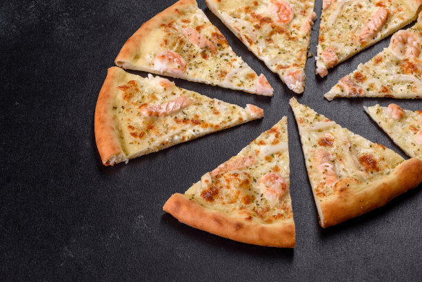 美味新鲜海鲜烤箱披萨:红鱼虾仁图片下载