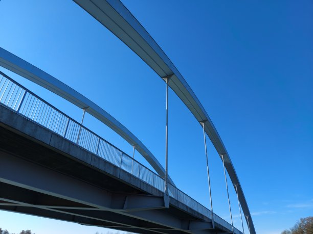 桥栏杆，蓝色的桥图片下载