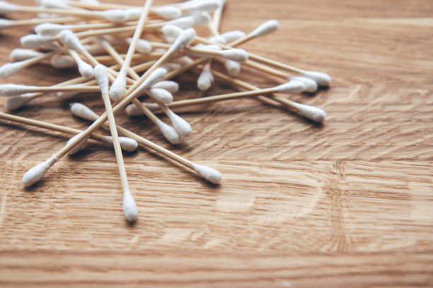 一套竹棉签木制背景。图片下载