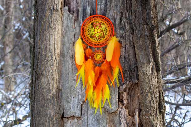 手工捕梦网，用羽毛、线和珠子绳挂图片下载