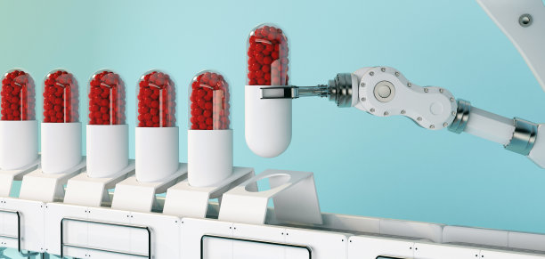 机器手臂把药丸放在传送带上图片下载