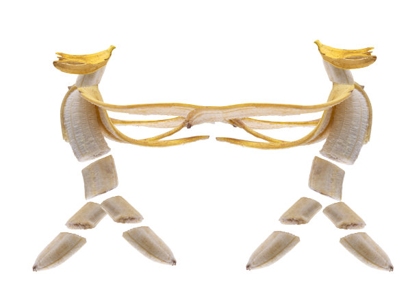 香蕉人的手牵着手的形式，白色孤立的背景图片下载