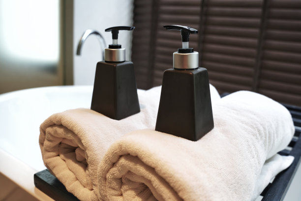 现代化的浴室。图片下载