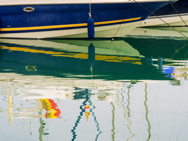 水中倒影图片下载