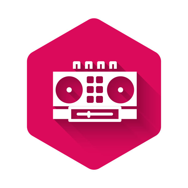 白色DJ遥控器播放和混合音乐图标孤立与长影子。配有乙烯基播放器和遥控器的DJ混音器。粉红色的六角按钮。向量图片下载