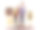 在工作室为客户定制服装图片下载