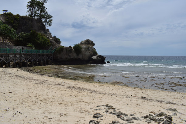 美丽的游泳海滩图片下载