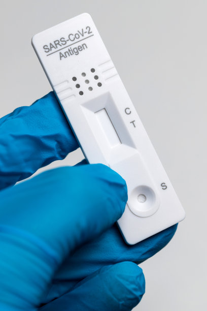COVID-19抗原检测的垂直平面背景图片下载