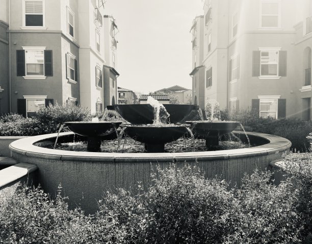 多个喷泉图片下载