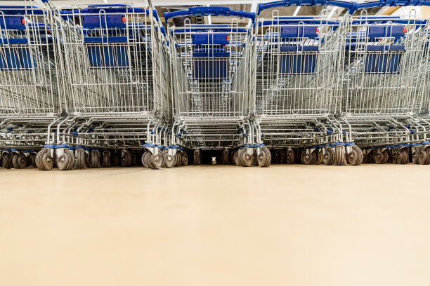 购物中心里的购物车图片下载