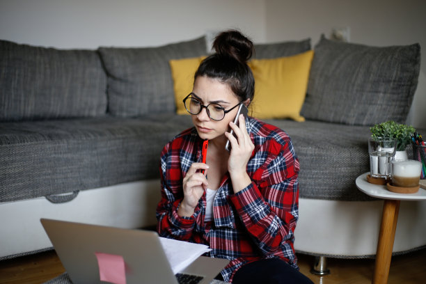 用手机通话的女人素材照片图片下载