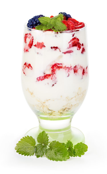 水果鸡尾酒慕斯孤立在白色背景。健康的概念。图片下载