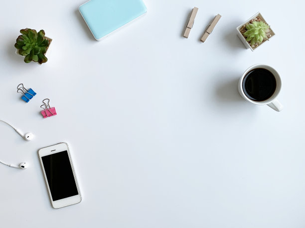 的办公桌上图片下载