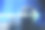 模糊的办公楼和绿箭。图片下载