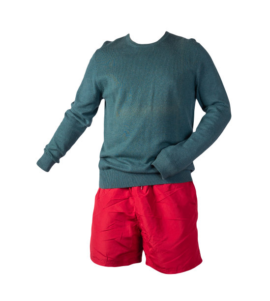针织毛衣和短裤孤立的白色背景。每天穿的衣服图片下载
