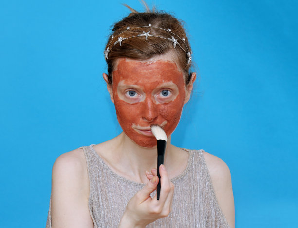 戴着面具的漂亮女孩图片下载