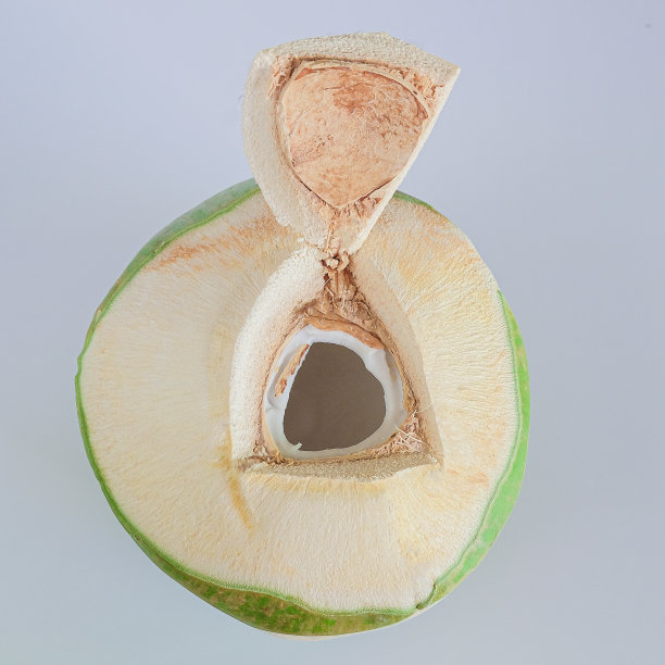 新鲜的椰汁对健康有益。图片下载