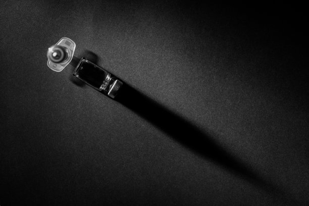 注射器和疫苗筒遮荫图片下载