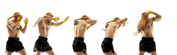 年轻男子泰国职业拳击手在白色的背景运动出拳。图片下载