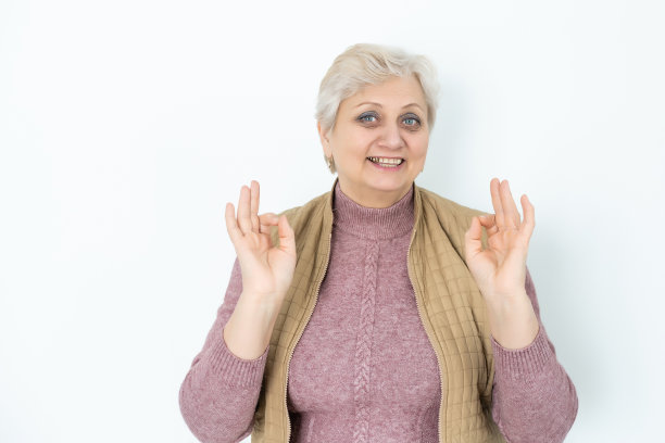 美丽的妇女的肖像孤立在白色的背景图片下载