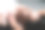 特写俯视图的年轻女子躺在按摩台上在肩膀和颈部按摩图片下载