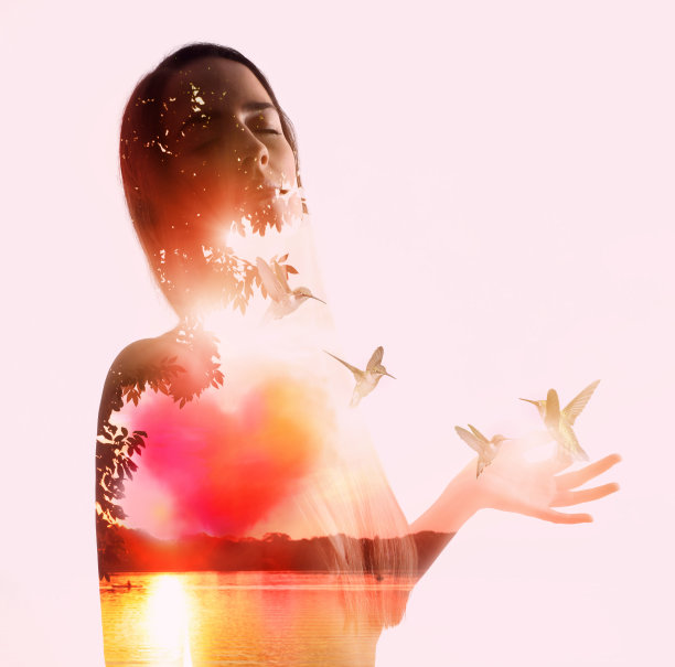 多次曝光美丽的女人和湖泊图片下载