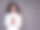 漂亮的黑皮肤女孩喝着咖啡。图片下载