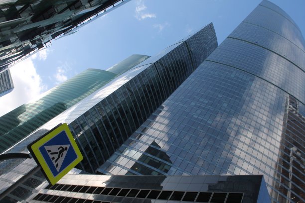 莫斯科/俄罗斯-03.09.2019:莫斯科城(联邦大厦和欧亚大厦)。图片下载