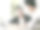 两个亚洲商人一起在办公室工作图片下载