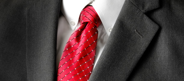 正装穿白衬衫，红领带图片下载