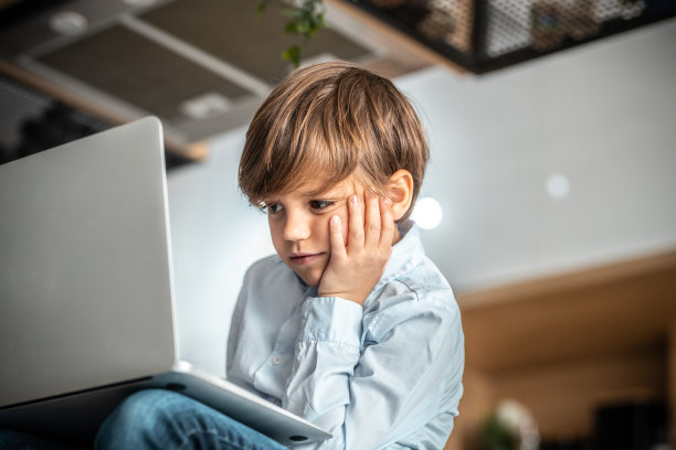 无聊的孩子在线学习图片下载