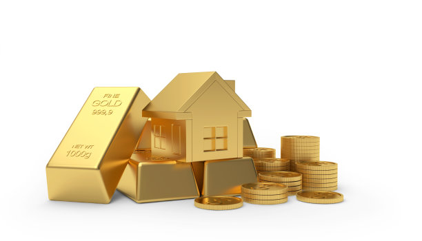 金色的房子在一堆硬币和金条上图片下载