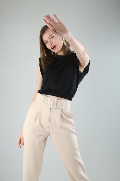 美丽年轻女子的肖像图片下载