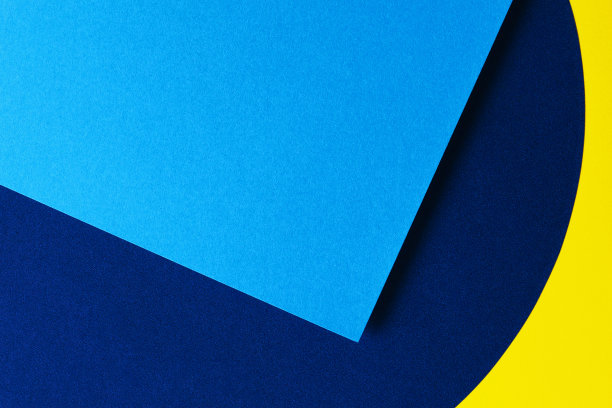 抽象彩色纸纹理背景。浅蓝、海军蓝和黄色的最小几何形状和线条图片下载
