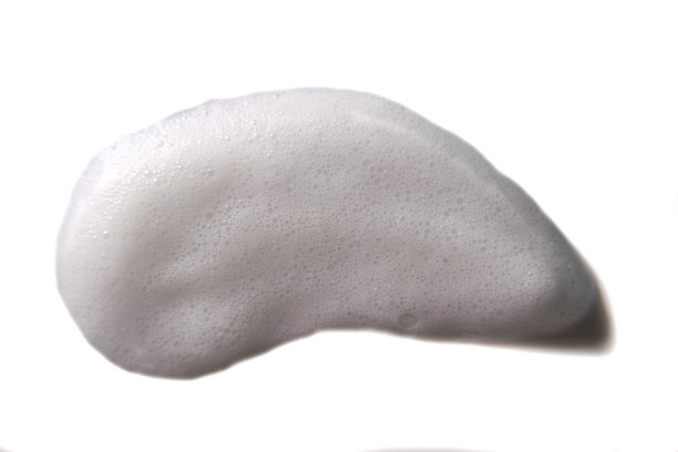 白色泡沫纹理上孤立的背景。美容产品图片下载