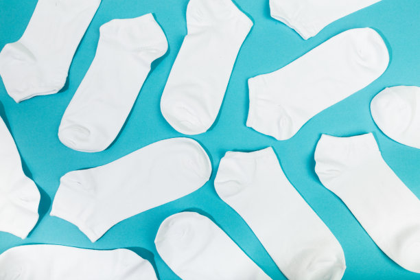 蓝色袜子的底色是粉红色图片下载