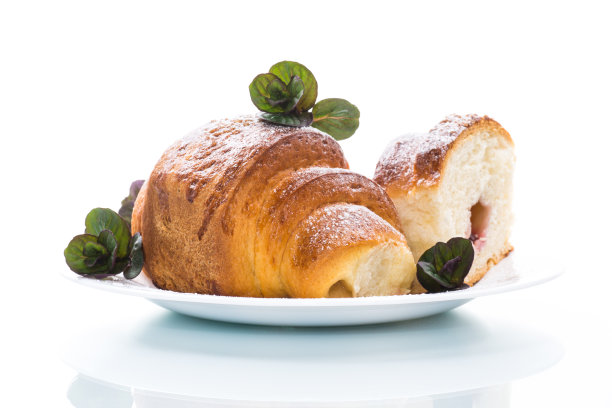 里面有葡萄干的自制烤甜面包图片下载