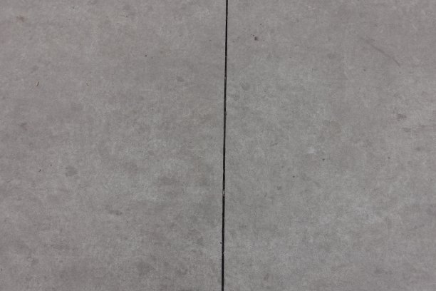 简单浅灰色混凝土板上的垂直接缝图片下载