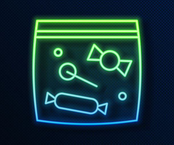 糖果包装的糖果图标孤立在蓝色背景。袋糖果。向量图片下载