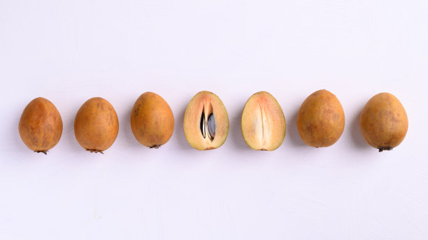 Sapodilla水果(Manilkara zapota)和其他名称如sapota, chikoo, chico, naseberry，或nispero图片下载