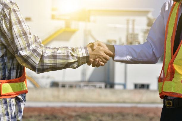 商人握手建筑背景图片下载